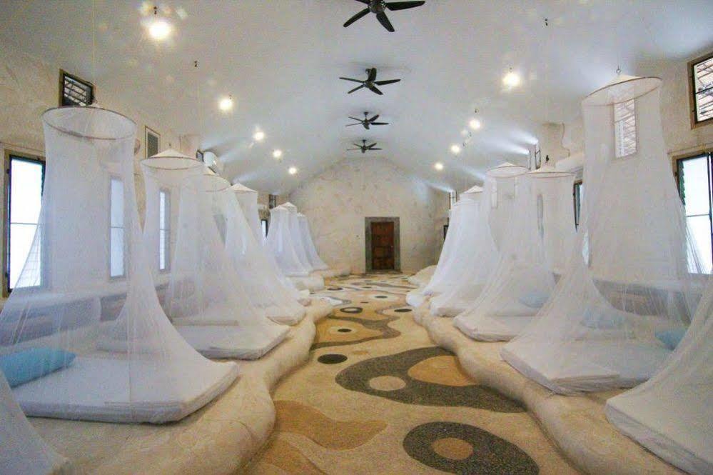 Naidee Sculptured Huts Hotel Hua Hin Exterior photo